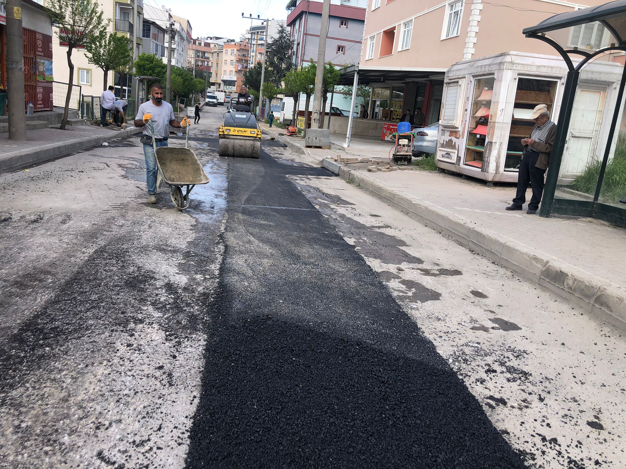 GEBZE BARIŞ MAHALLESİNDE ÜSTYAPI ÇALIŞMALARI YAPILIYOR