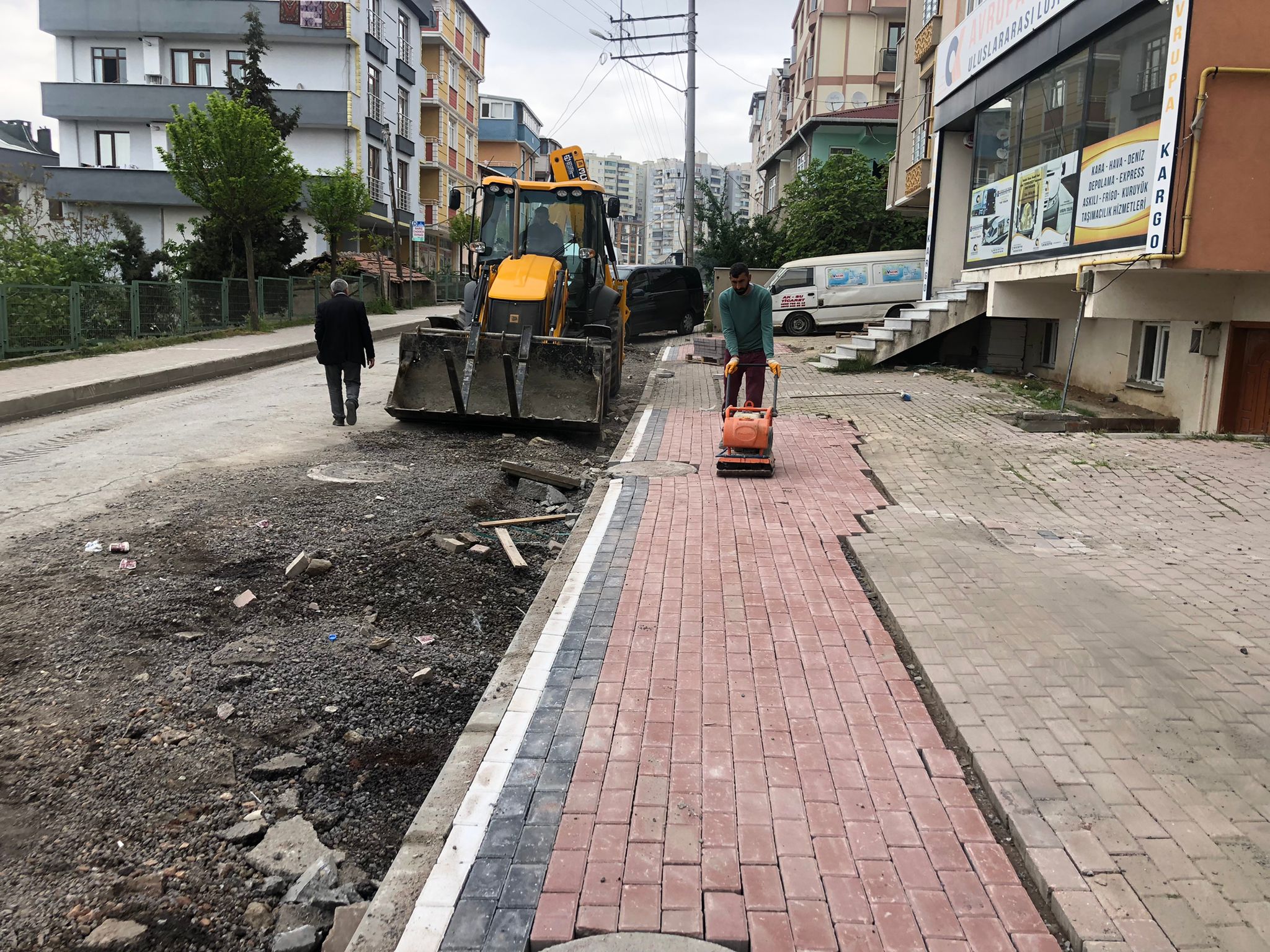 GEBZE BARIŞ MAHALLESİNDE ÜSTYAPI ÇALIŞMALARI YAPILIYOR