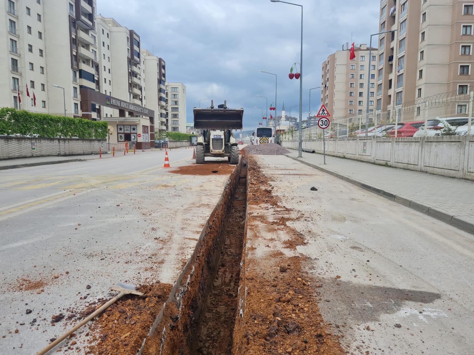 KÖRFEZ’DE 4 MAHALLEDE ALTYAPI ÇALIŞMALARI YAPILIYOR