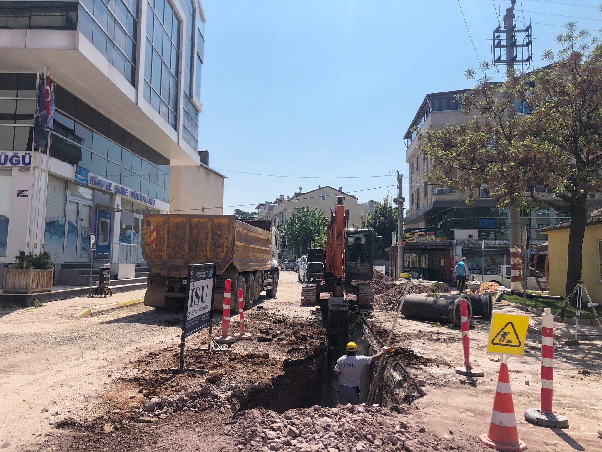 KÖRFEZ’DE 4 MAHALLEDE ALTYAPI ÇALIŞMALARI YAPILIYOR