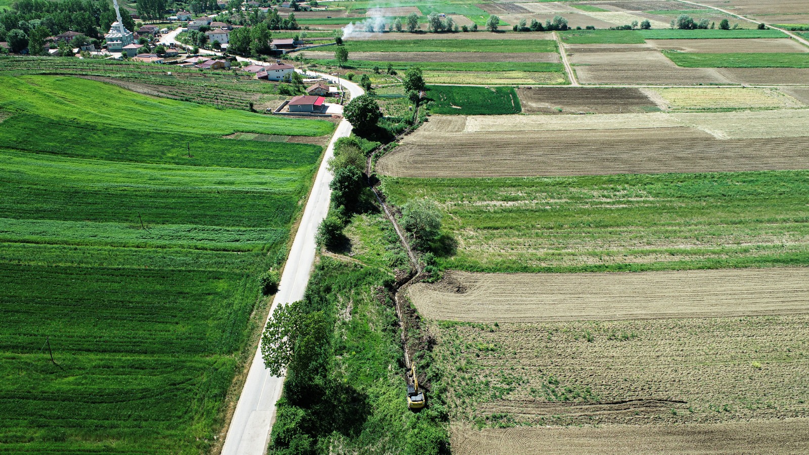 İSU, TARIMSAL SULAMA KANALLARININ TEMİZLİĞİNİ GERÇEKLEŞTİRİYOR