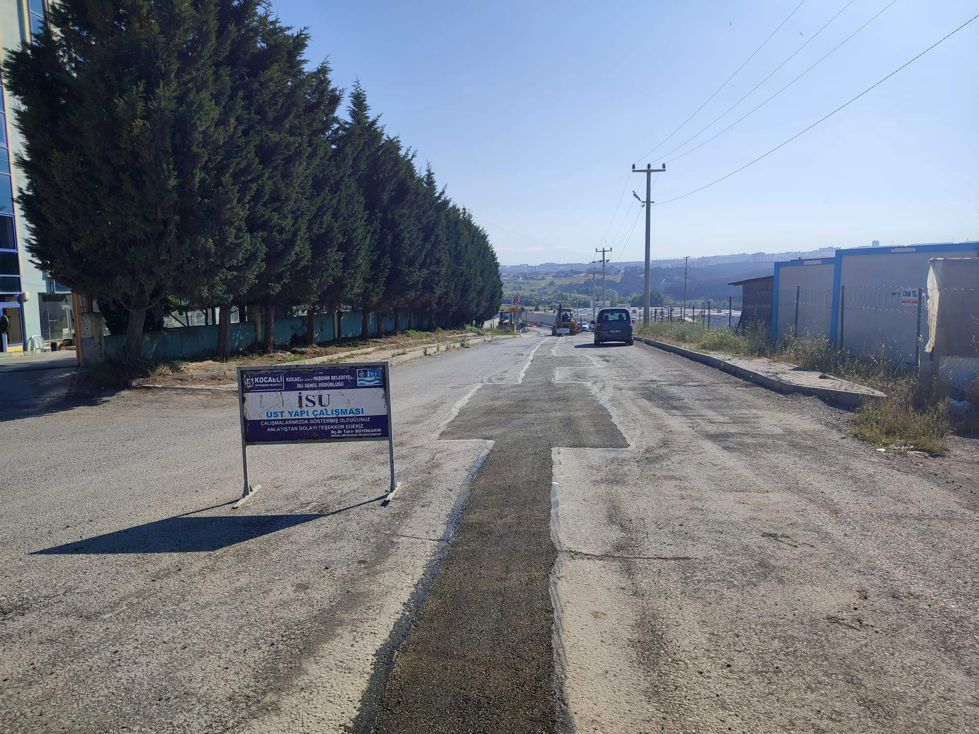 ÇAYIROVA’DA ALTYAPI VE ÜSTYAPI İLE DERE ISLAH ÇALIŞMALARI YAPILIYOR