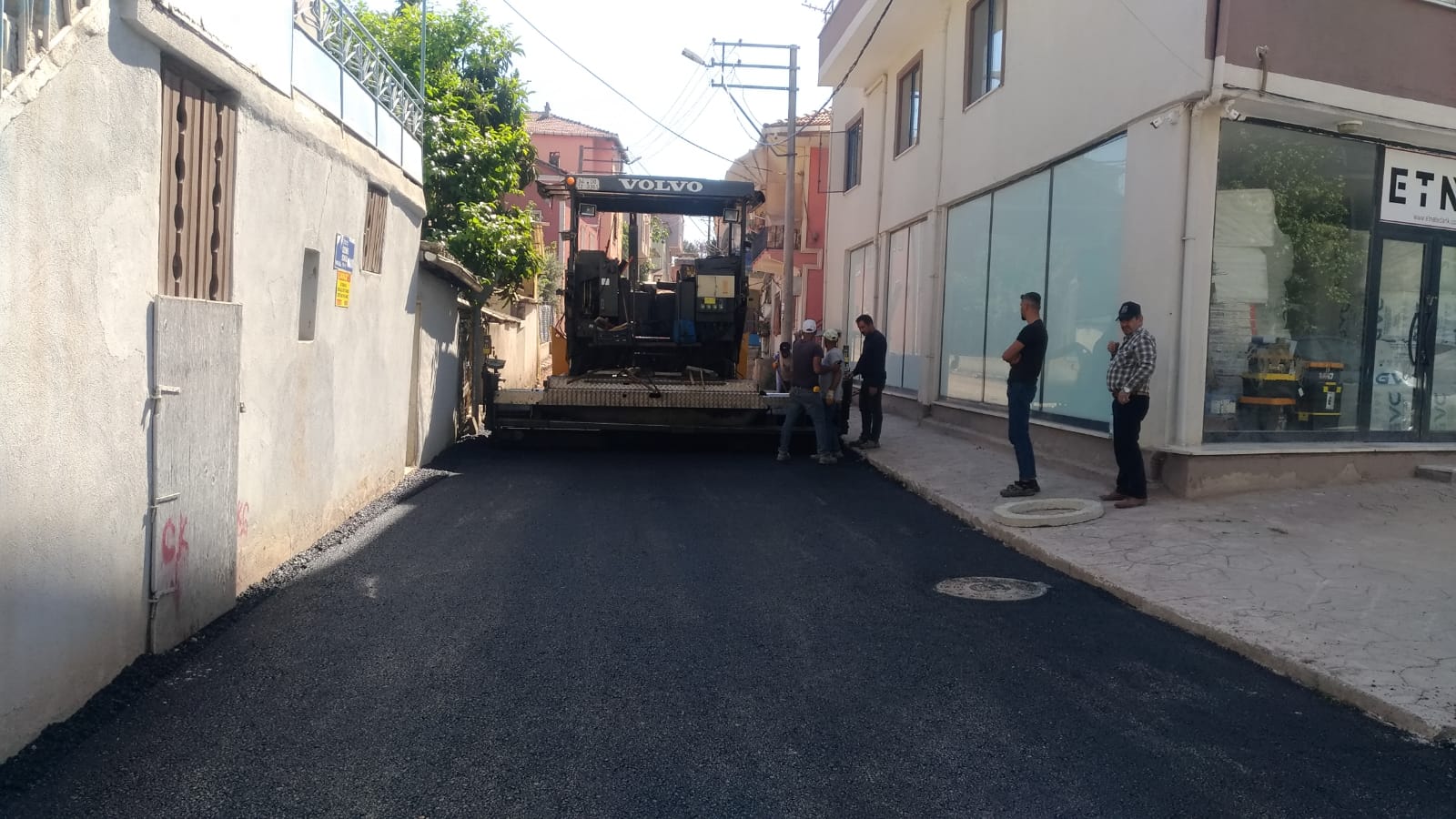 KÖRFEZ’DE 4 MAHALLEDE ÜSTYAPI ÇALIŞMALARI YAPILIYOR