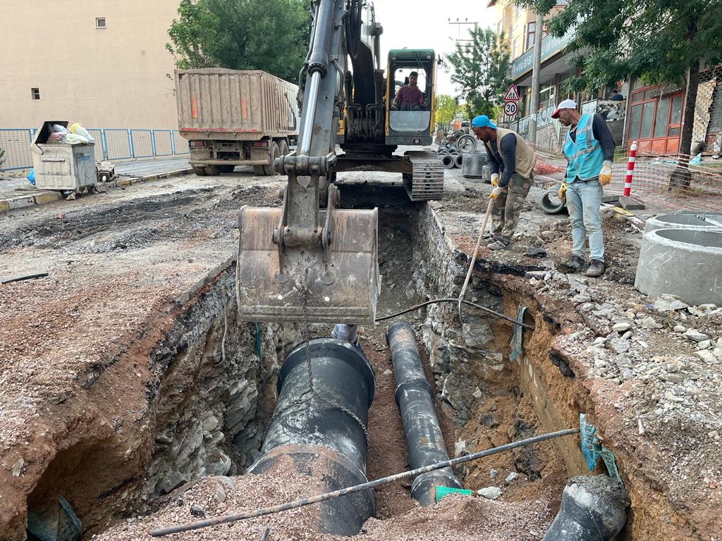 DİLOVASI İSTİKLAL CADDESİNDE GECE GÜNDÜZ ÇALIŞMA