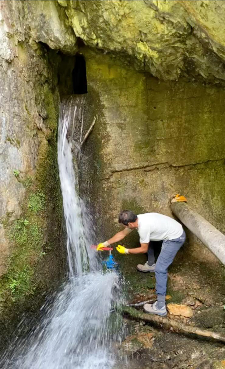 İSU, ZORLU ARAZI ŞARTLARINDA ARIZAYA MÜDAHALE ETTİ