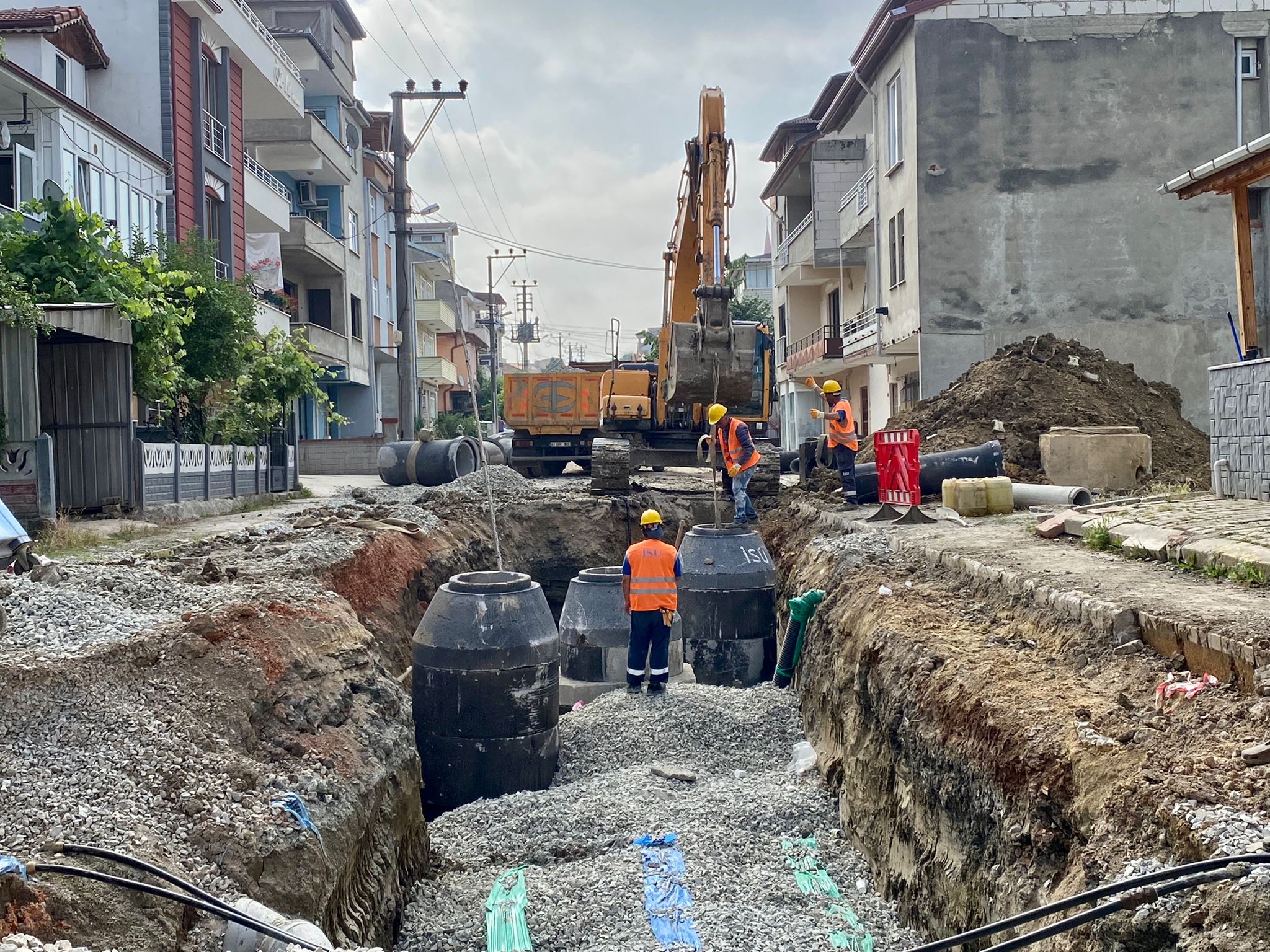 KARTEPE EMEKEVLER MAHALLESİ’NDE YOĞUN ALTYAPI ÇALIŞMALARI
