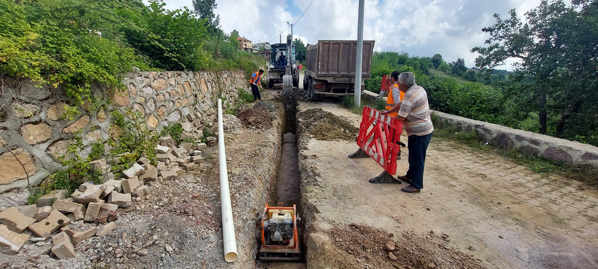 İZMİT’İN ÜÇ KIRSAL MAHALLESİ SAĞLIKLI ALTYAPIYA KAVUŞUYOR