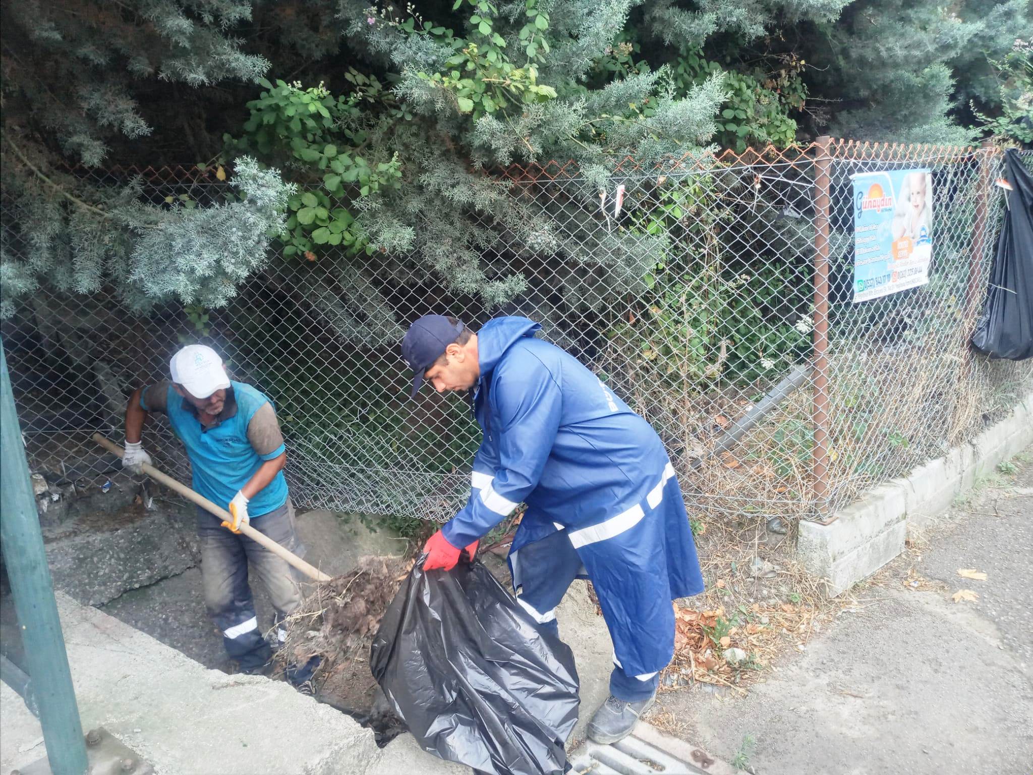 BÜYÜKŞEHİR TÜM EKİPLERİYLE SAĞANAK YAĞIŞTA GÖREV BAŞINDA