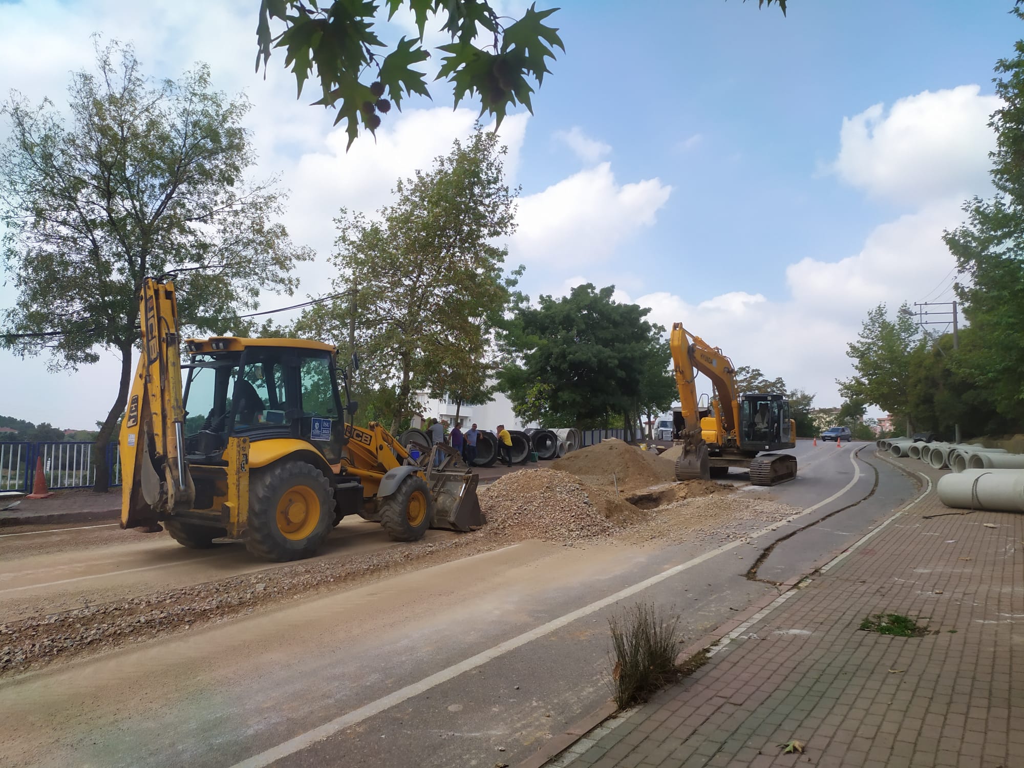 ÇAYIROVA’DA YAĞMURSUYU VE DERE ISLAHI YATIRIMI SÜRÜYOR