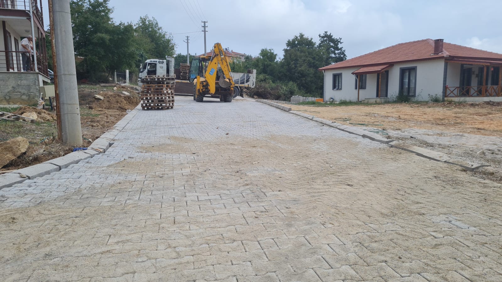 İSU, KANDIRA’DA ÜSTYAPI ÇALIŞMALARI GERÇEKLEŞTİRİYOR