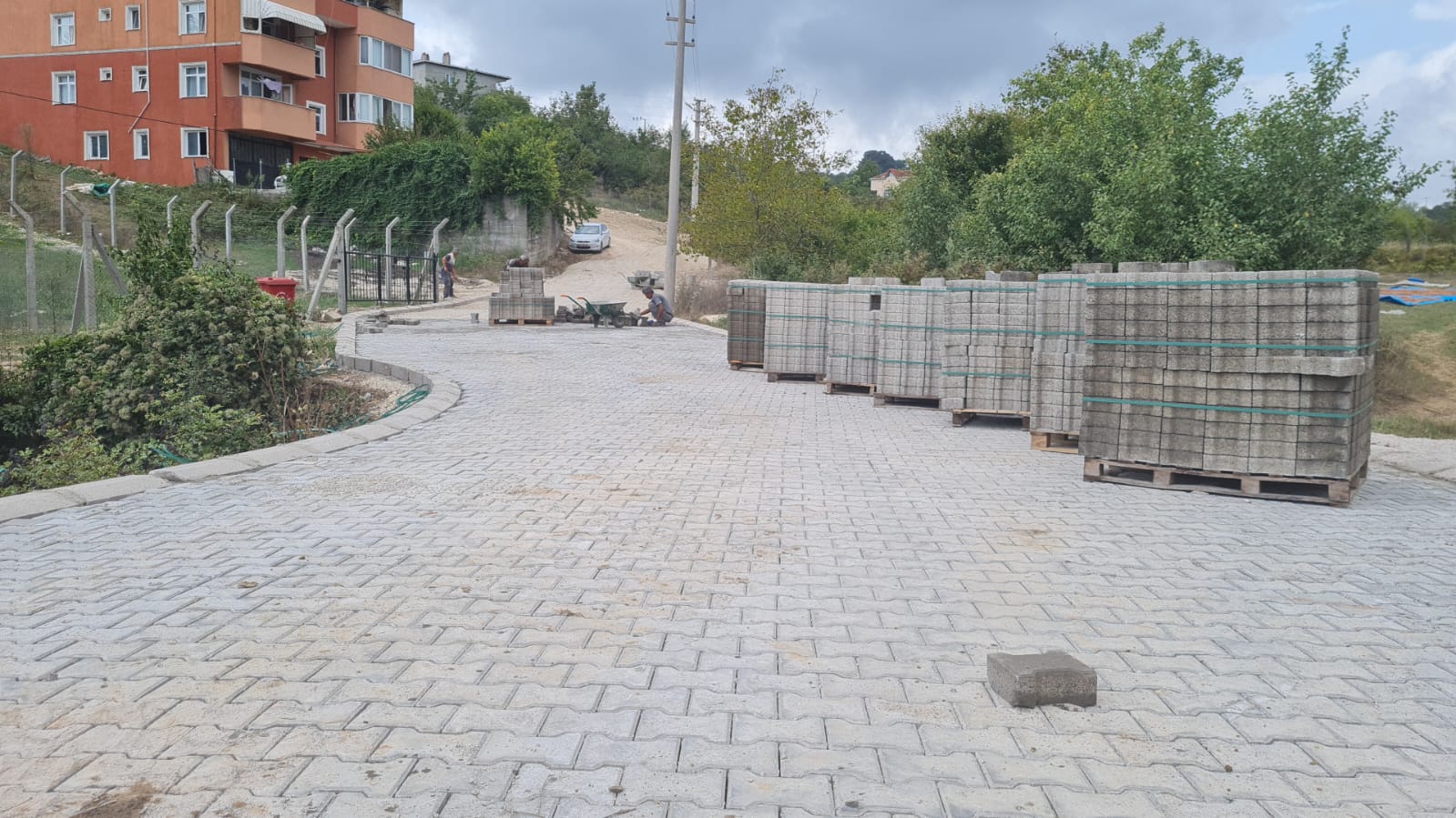 İSU, KANDIRA’DA ÜSTYAPI ÇALIŞMALARI GERÇEKLEŞTİRİYOR