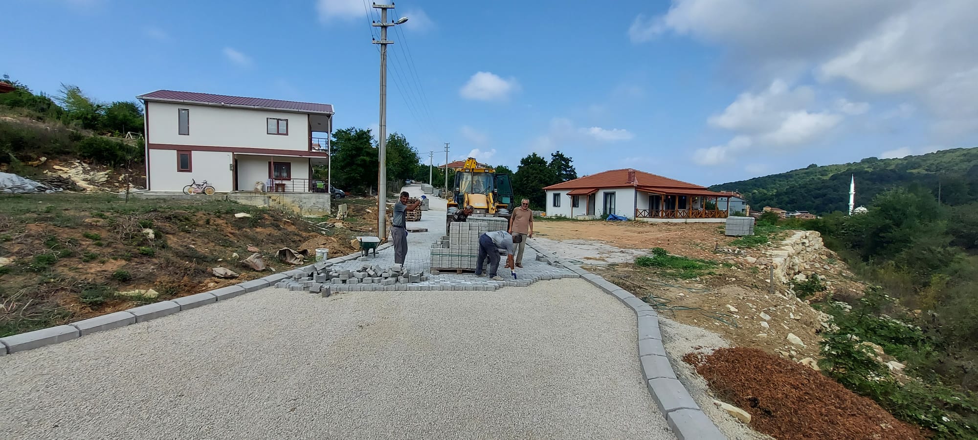 İSU, KANDIRA’DA ÜSTYAPI ÇALIŞMALARI GERÇEKLEŞTİRİYOR