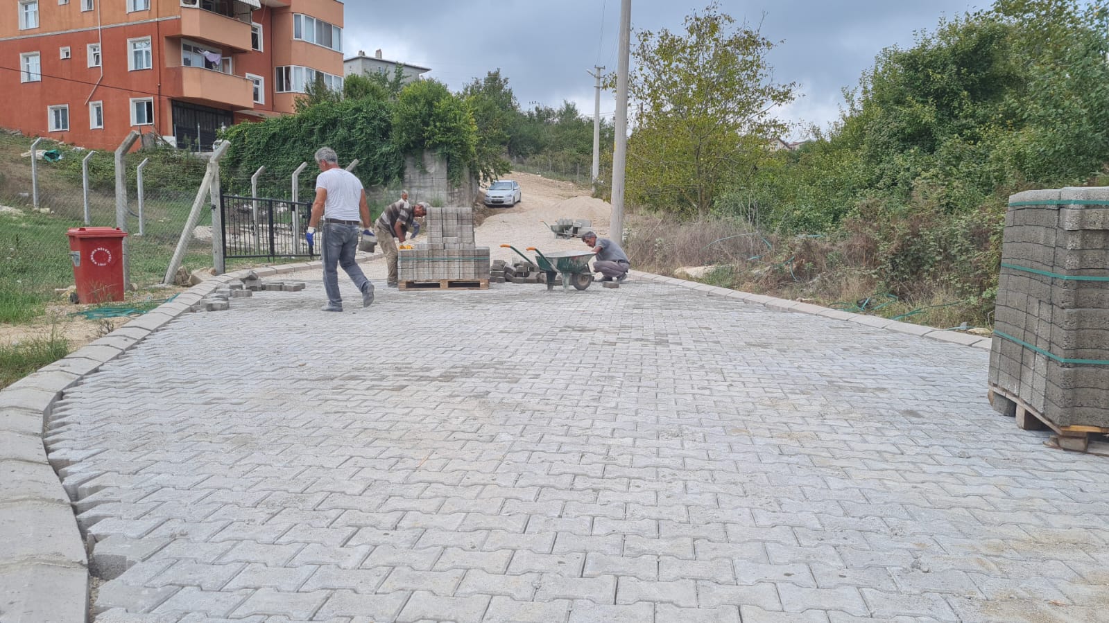 İSU, KANDIRA’DA ÜSTYAPI ÇALIŞMALARI GERÇEKLEŞTİRİYOR