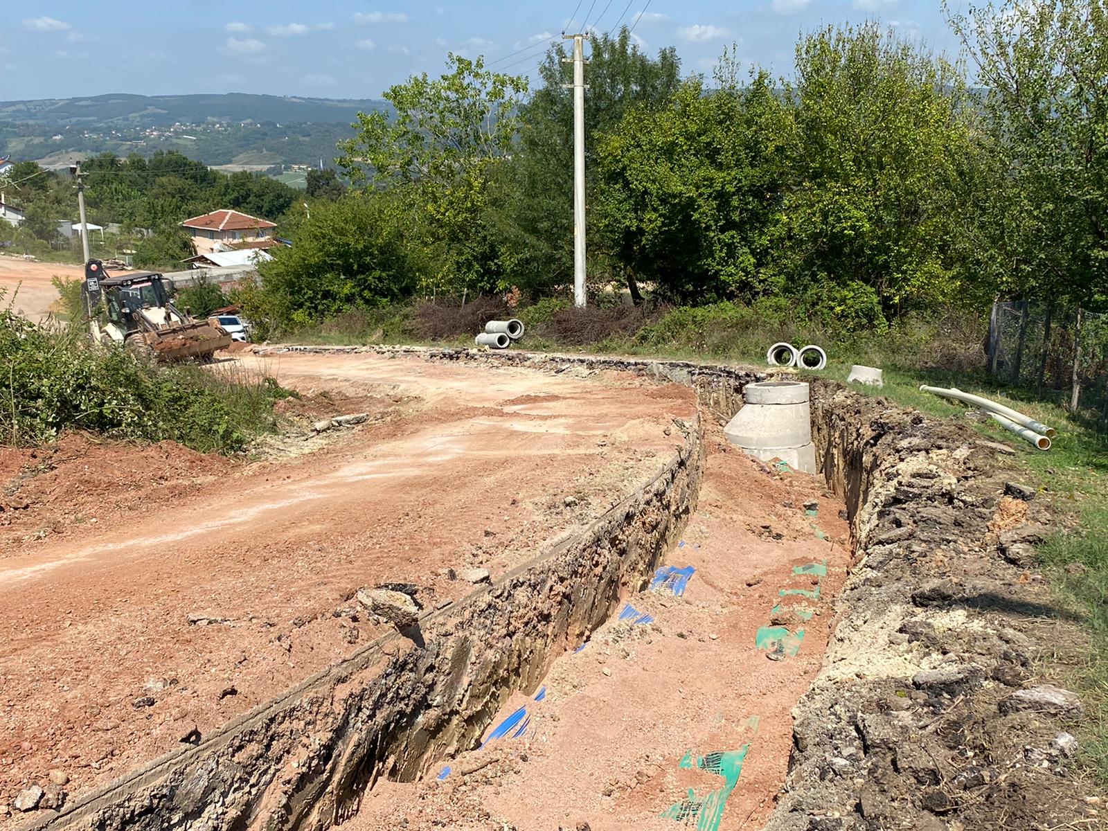 İSU, İZMİT ORTABURUN MAHALLESİNDE ALTYAPIYI YENİLİYOR