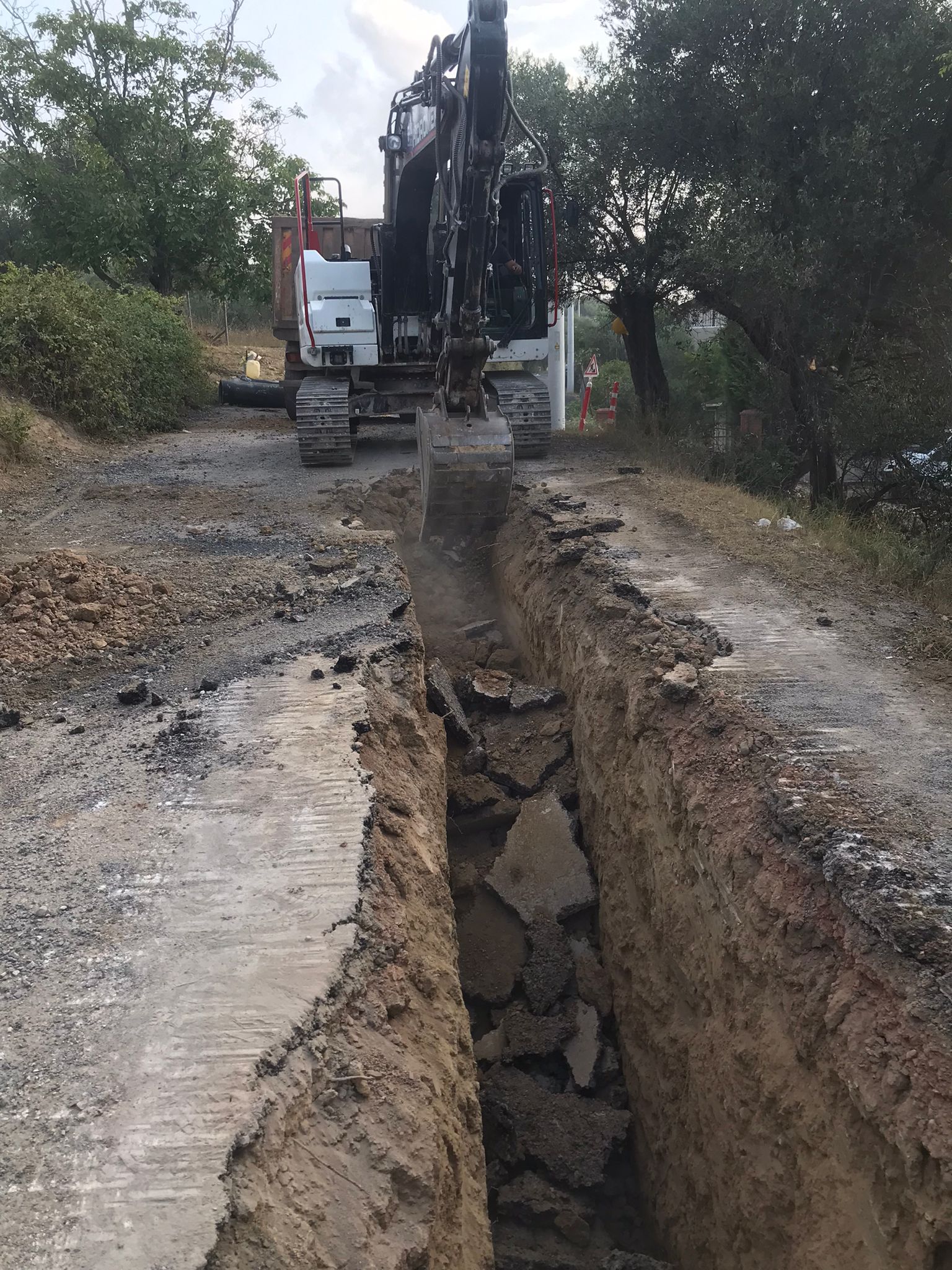 DİLOVASI TAVŞANCIL MAHALLESİNE YENİ ALTYAPI HATTI
