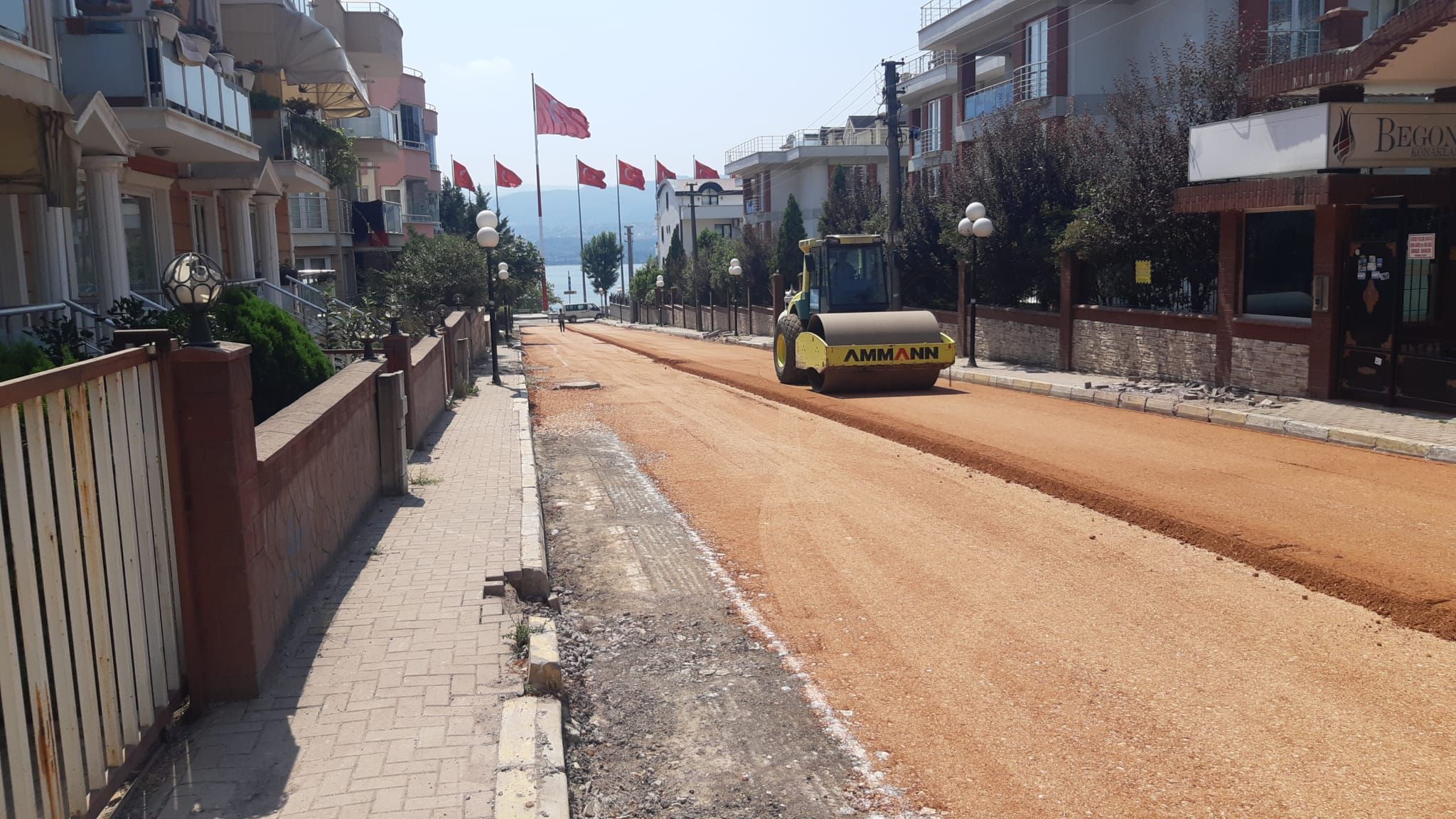 DERİNCE İLÇESİNDE ALTYAPI VE ÜSTYAPI YATIRIMLARI TAMAMLANDI: 288 MİLYON LİRA YATIRIM İLE 233 KM ALTYAPI YAPILDI