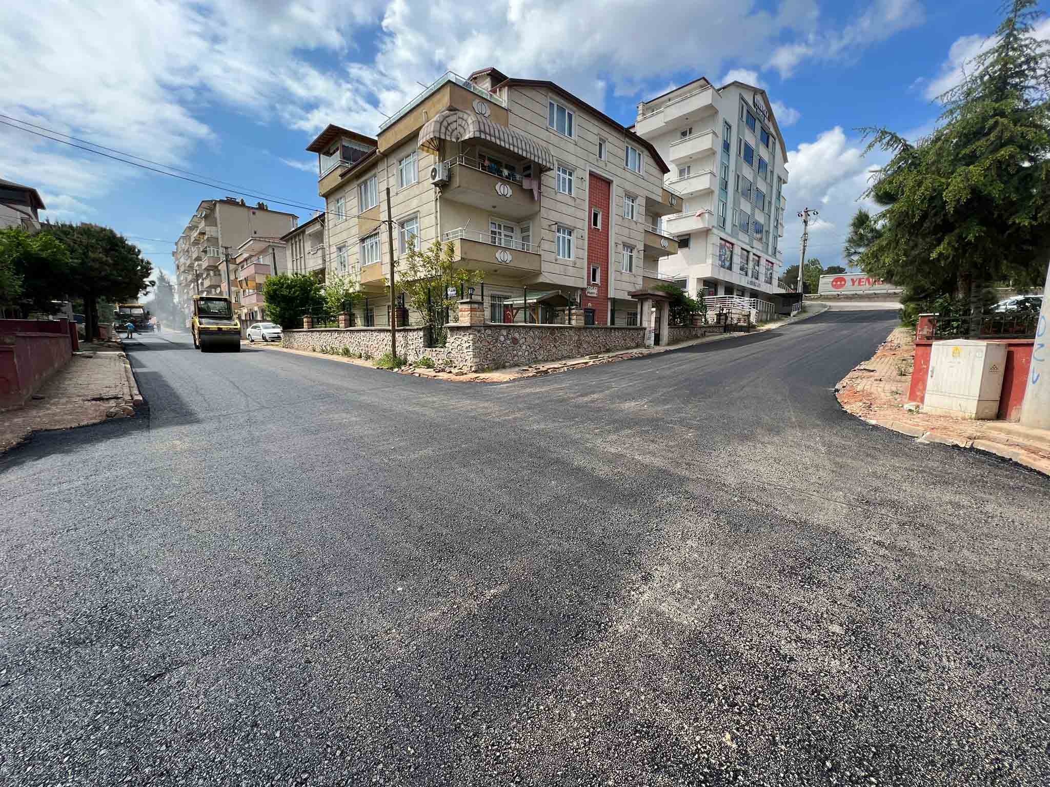 DERİNCE İLÇESİNDE ALTYAPI VE ÜSTYAPI YATIRIMLARI TAMAMLANDI: 288 MİLYON LİRA YATIRIM İLE 233 KM ALTYAPI YAPILDI