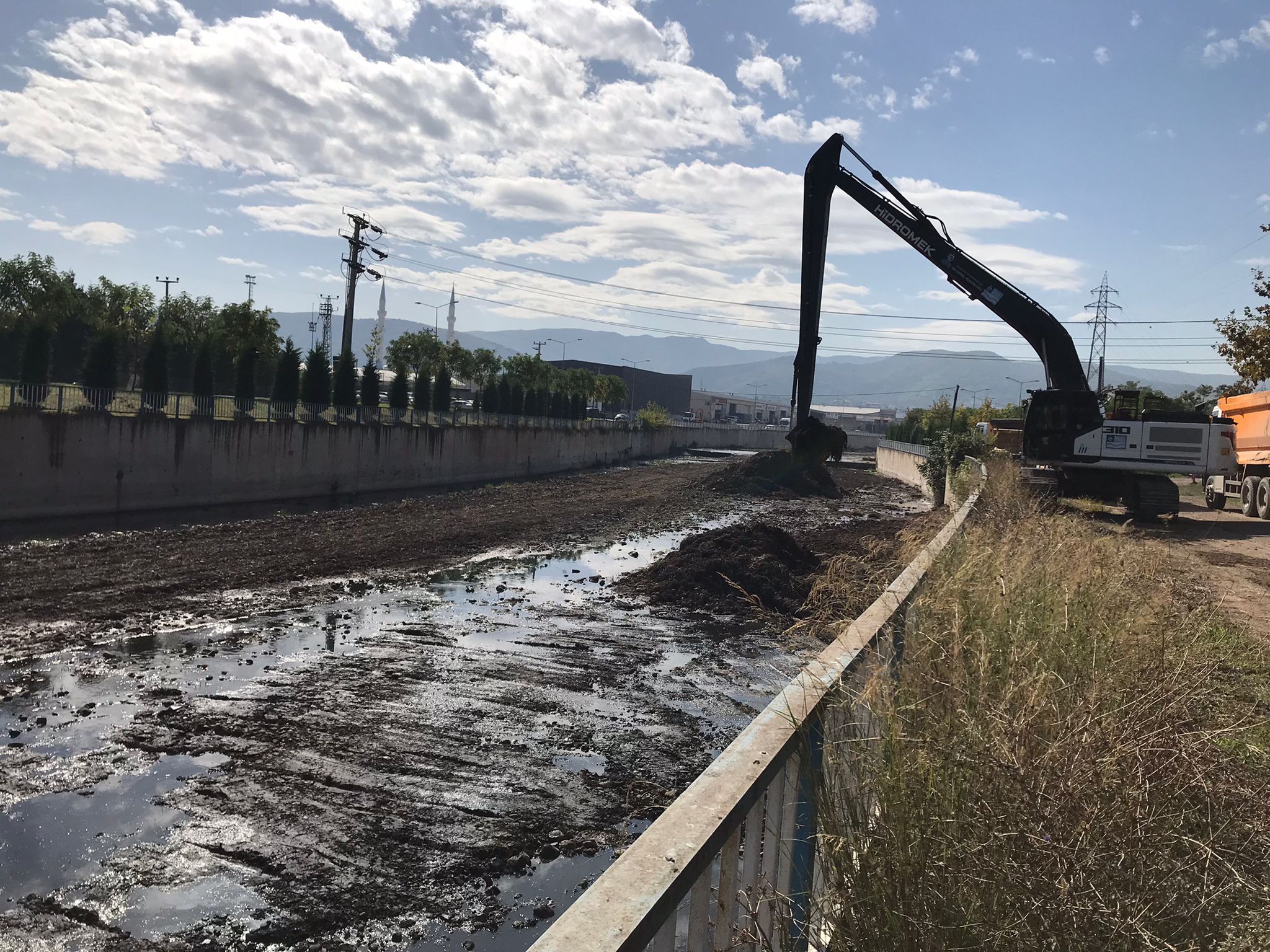 KOCAELİ’DE DERE TEMİZLİKLERİ SÜRÜYOR: 181 KM DERE TEMİZLİĞİ YAPILDI