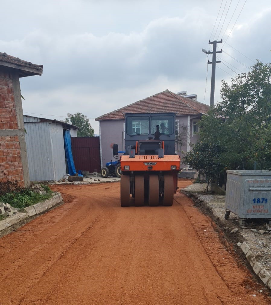 İZMİT BAĞLICA VE SÜVERLER MAHALLELERİ SAĞLIKLI ALTYAPIYA KAVUŞTU: ÜSTYAPI ÇALIŞMALARI SÜRÜYOR.