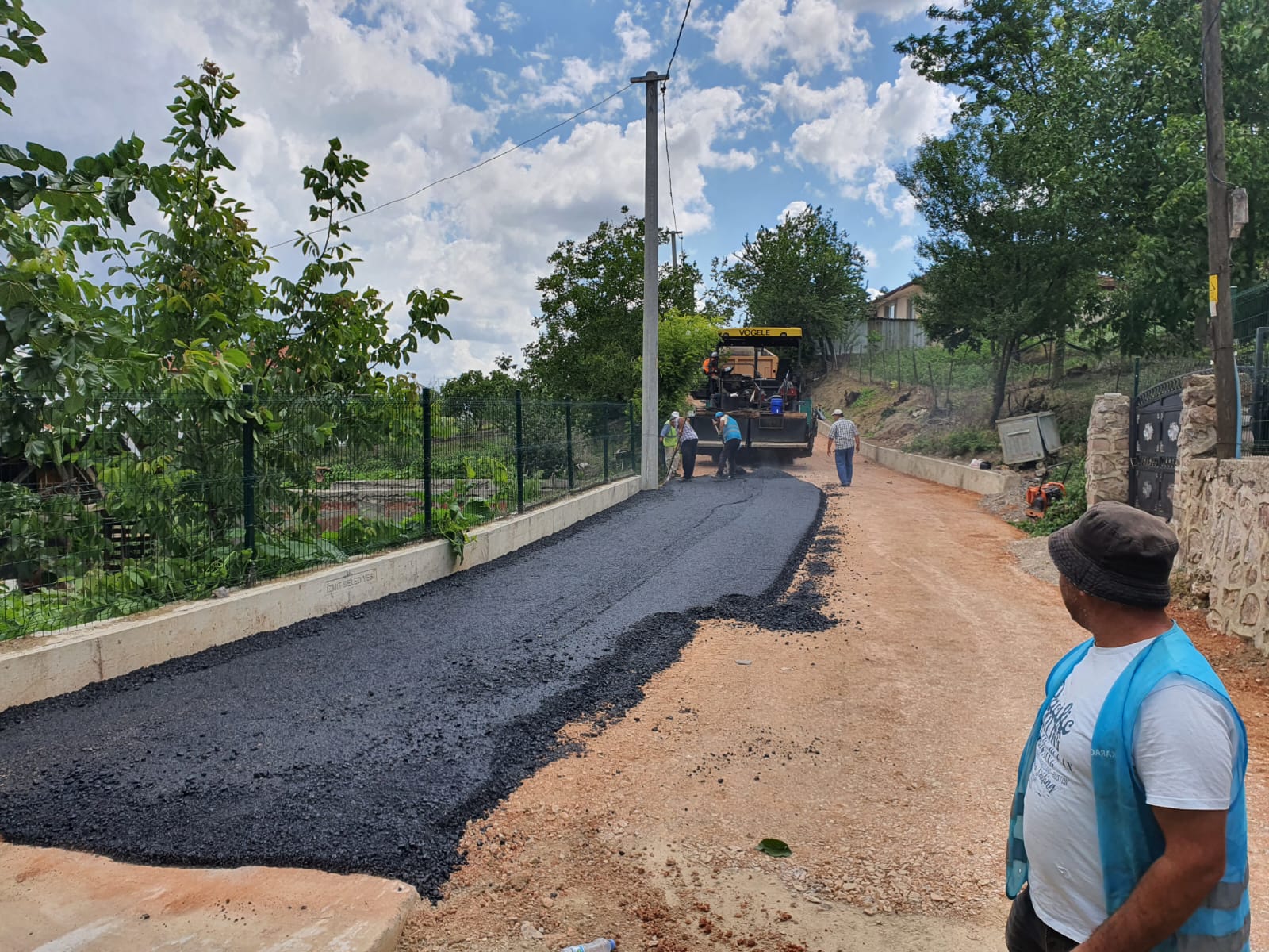 AKMEŞE’DE ALTYAPI ÇALIŞMALARI TAMAM  ÜSTYAPI ÇALIŞMALARI SÜRÜYOR