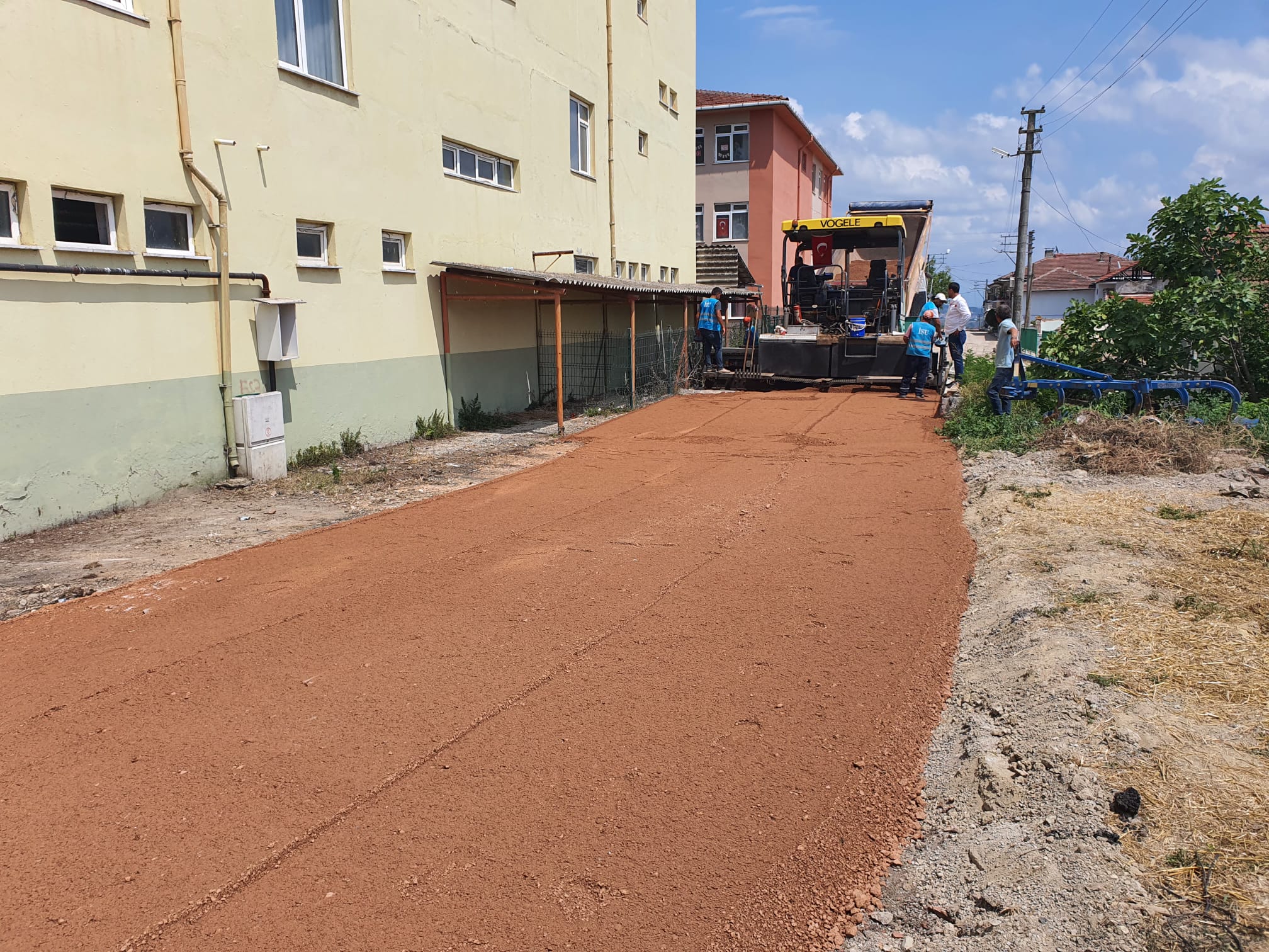 AKMEŞE’DE ALTYAPI ÇALIŞMALARI TAMAM  ÜSTYAPI ÇALIŞMALARI SÜRÜYOR