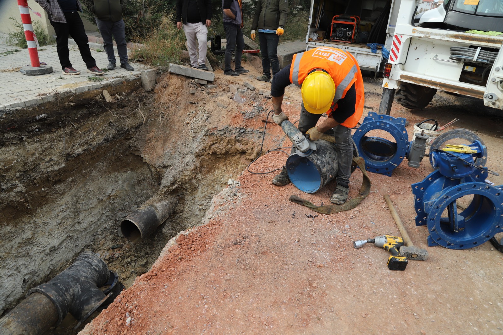 DARICA’DA DÖRT KOLDAN İÇME SUYU BAĞLANTI ÇALIŞMASI