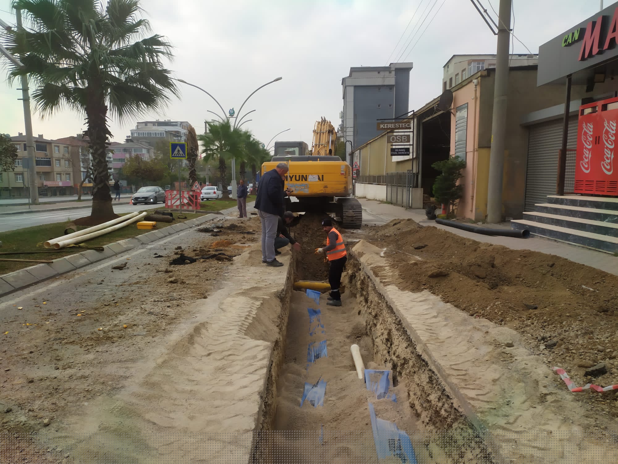 ÇAYIROVA YAVUZ SELİM CADDESİNDE İÇMESUYU ŞEBEKESİ YENİLENİYOR