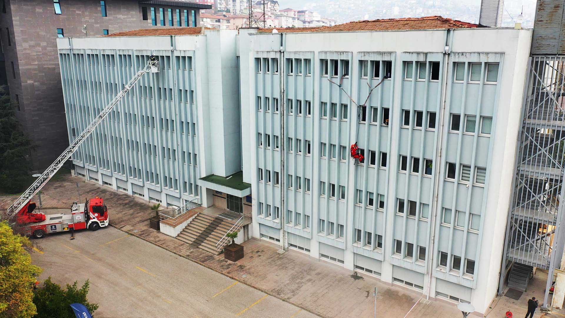 BÜYÜKŞEHİR’DEN 12.500 KİŞİLİK DEPREM TATBİKATI 