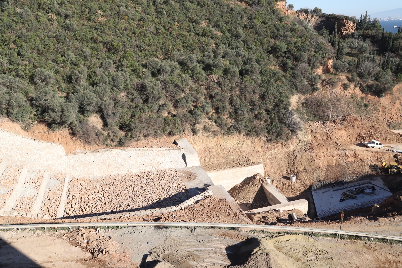 HEREKE KÖYİÇİ DERESİ ISLAH ÇALIŞMALARINDA SON AŞAMAYA GELİNDİ