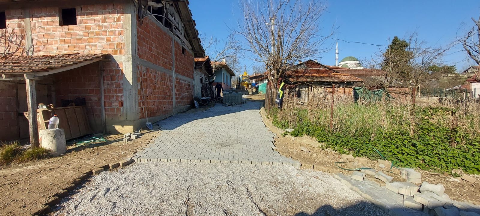 İZMİT’İN KIRSAL MAHALLELERİNDE ÜSTYAPI ÇALIŞMALARI YAPILIYOR