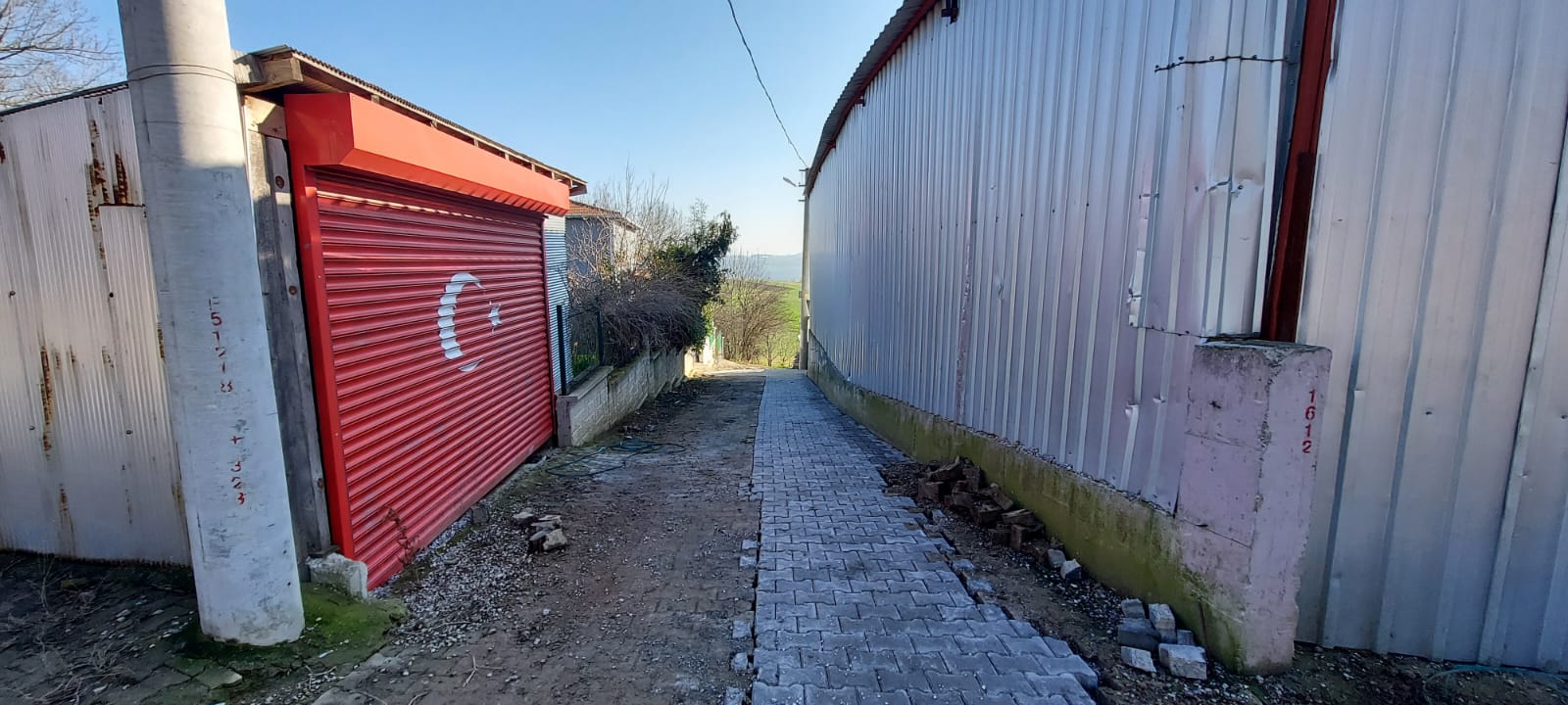 İZMİT’İN KIRSAL MAHALLELERİNDE ÜSTYAPI ÇALIŞMALARI YAPILIYOR