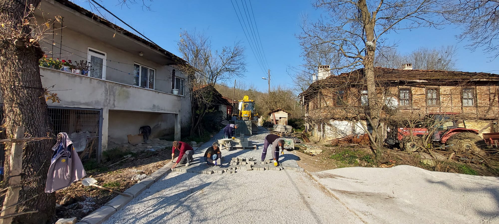 KANDIRA’DA YOĞUN ALTYAPI VE ÜSTYAPI ÇALIŞMALARI SÜRÜYOR