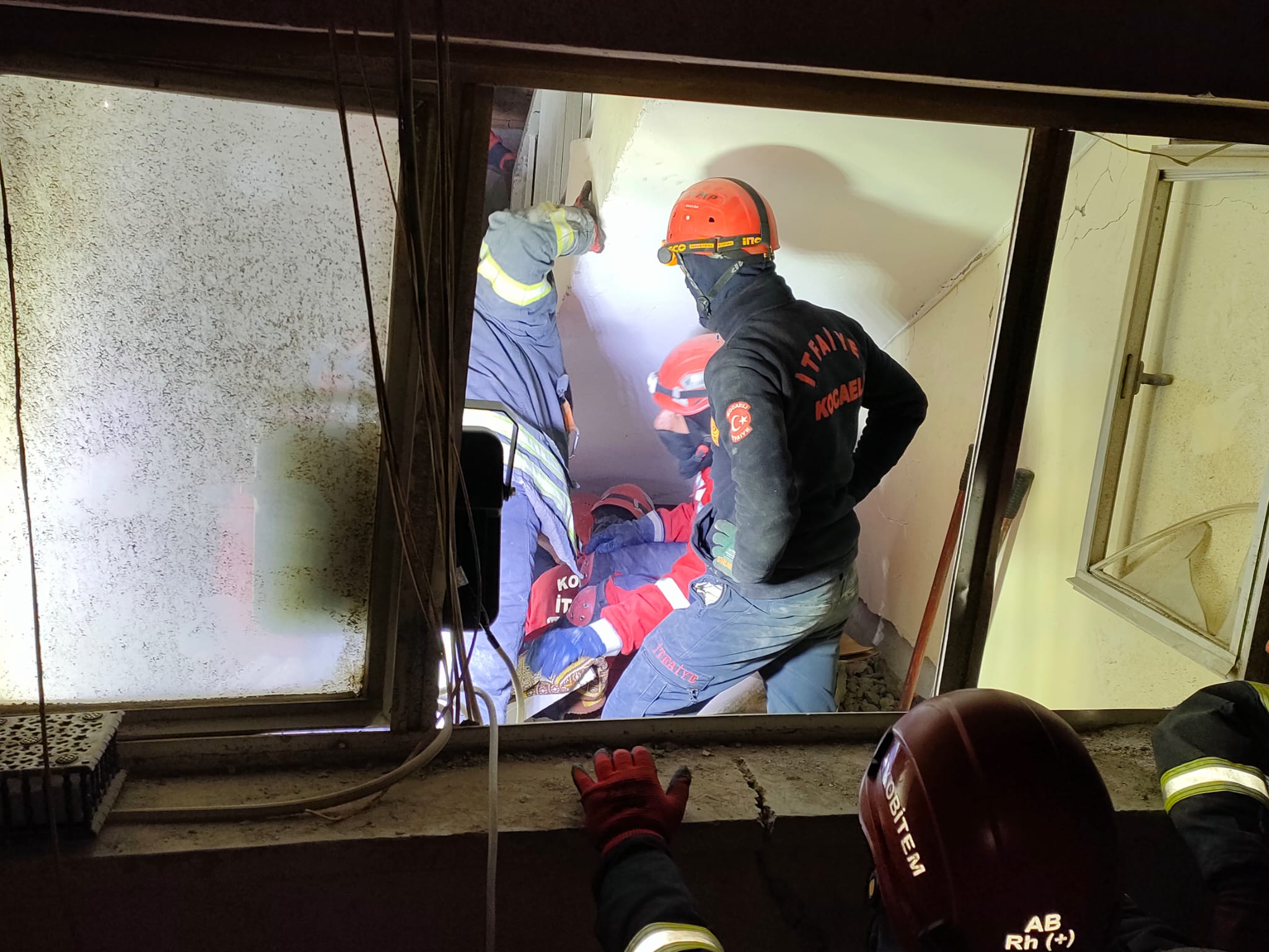 İSU, 27 EKİP VE 68 PERSONEL İLE DEPREM BÖLGESİNDE