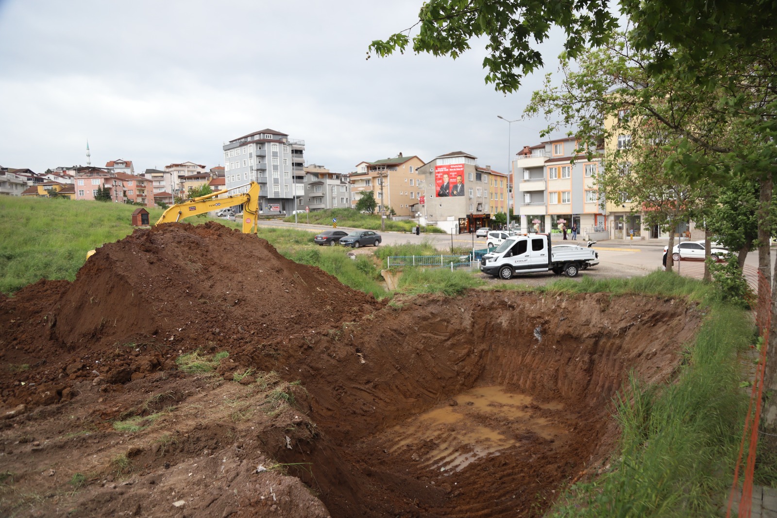DERİNCE’DE DERE ISLAH ÇALIŞMASI YAPILIYOR
