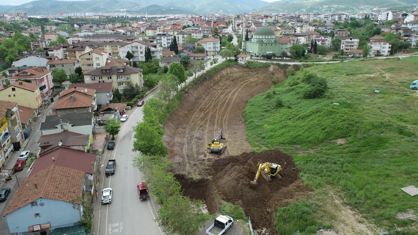 DERİNCE’DE DERE ISLAH ÇALIŞMASI YAPILIYOR