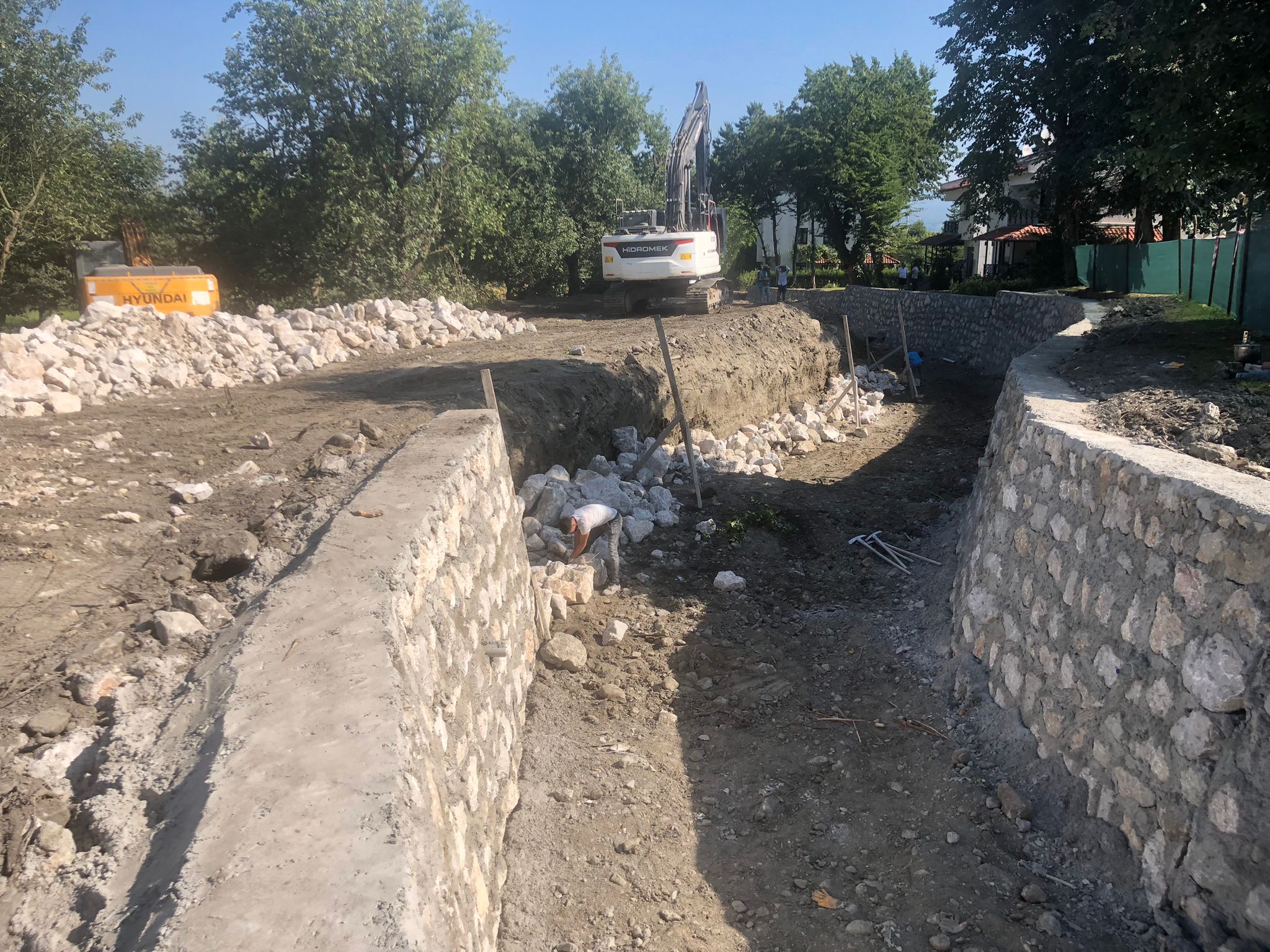 İSU, MAŞUKİYE DAĞ DERESİNİ ISLAH EDİYOR