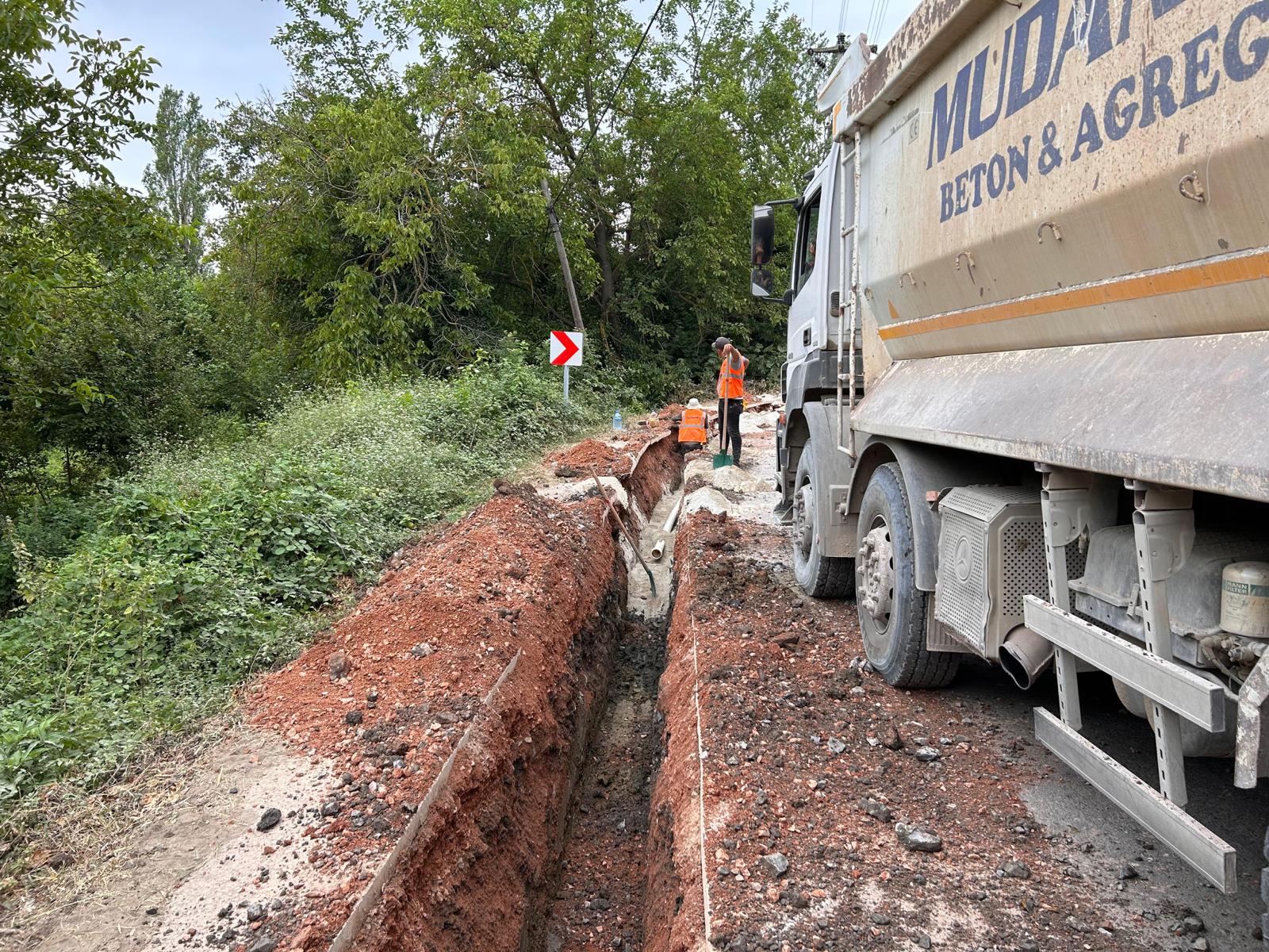 İSU, KARAMÜRSEL’DE 5 MAHALLEYE YENİ ALTYAPI HATTI YAPIYOR