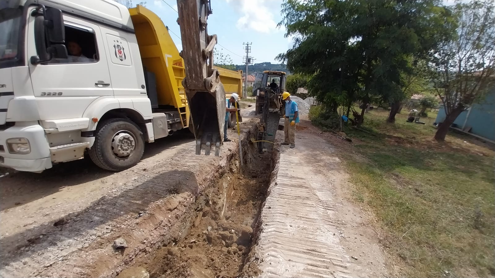 İSU, KANDIRA KARAAĞAÇ MAHALLESİ’NE YENİ KANALİZASYON HATTI YAPIYOR
