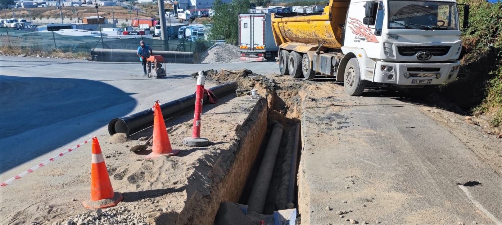 ÇAYIROVA’YA YENİ İÇME SUYU VE KANALİZASYON HATLARI YAPILIYOR