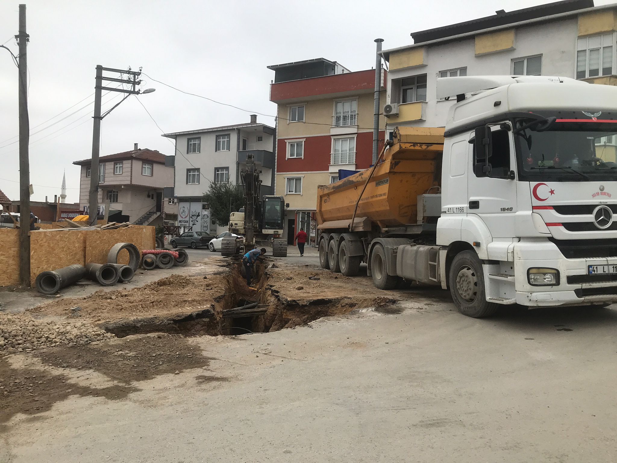 GEBZE’DE BAŞLATILAN ALTYAPI ÇALIŞMALARI  GECE GÜNDÜZ DEMEDEN DEVAM EDİYOR