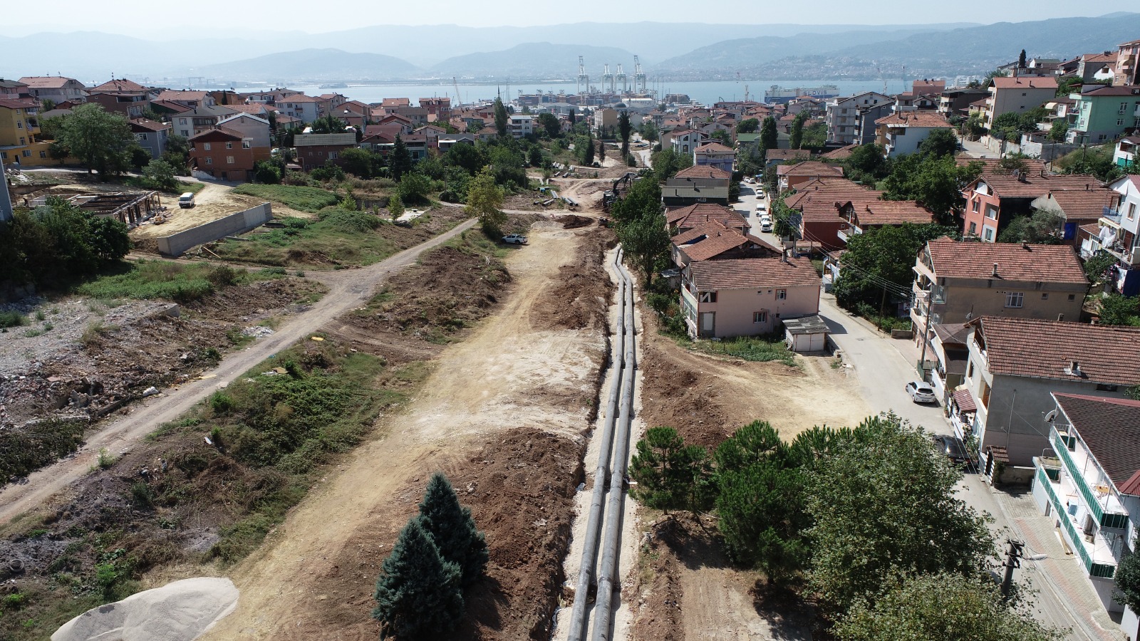 DERİNCE KÖPRÜLÜ KAVŞAK ÇALIŞMALARI KAPSAMINDA  ALTYAPI HATLARI DEPLASE EDİLİYOR