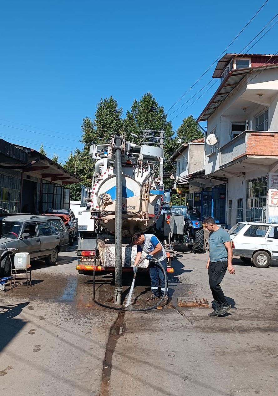 İSU SAĞANAK YAĞIŞ UYARISI SONRASI TÜM EKİPLERİ İLE TEYAKKUZA GEÇTİ