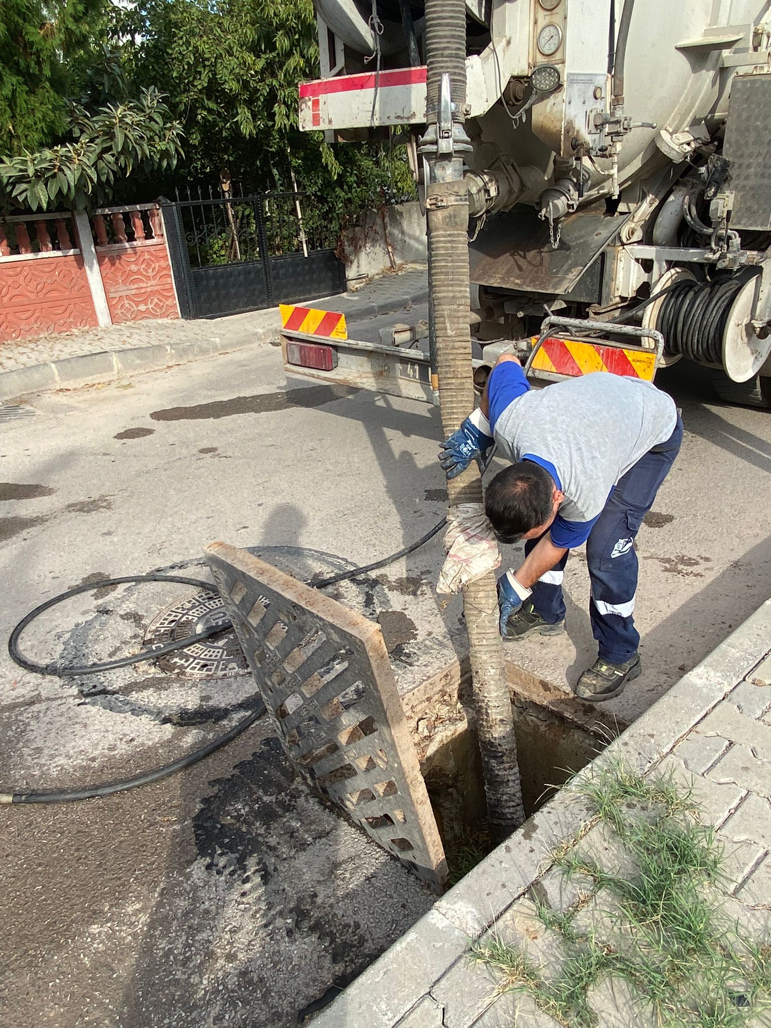 İSU SAĞANAK YAĞIŞ UYARISI SONRASI TÜM EKİPLERİ İLE TEYAKKUZA GEÇTİ