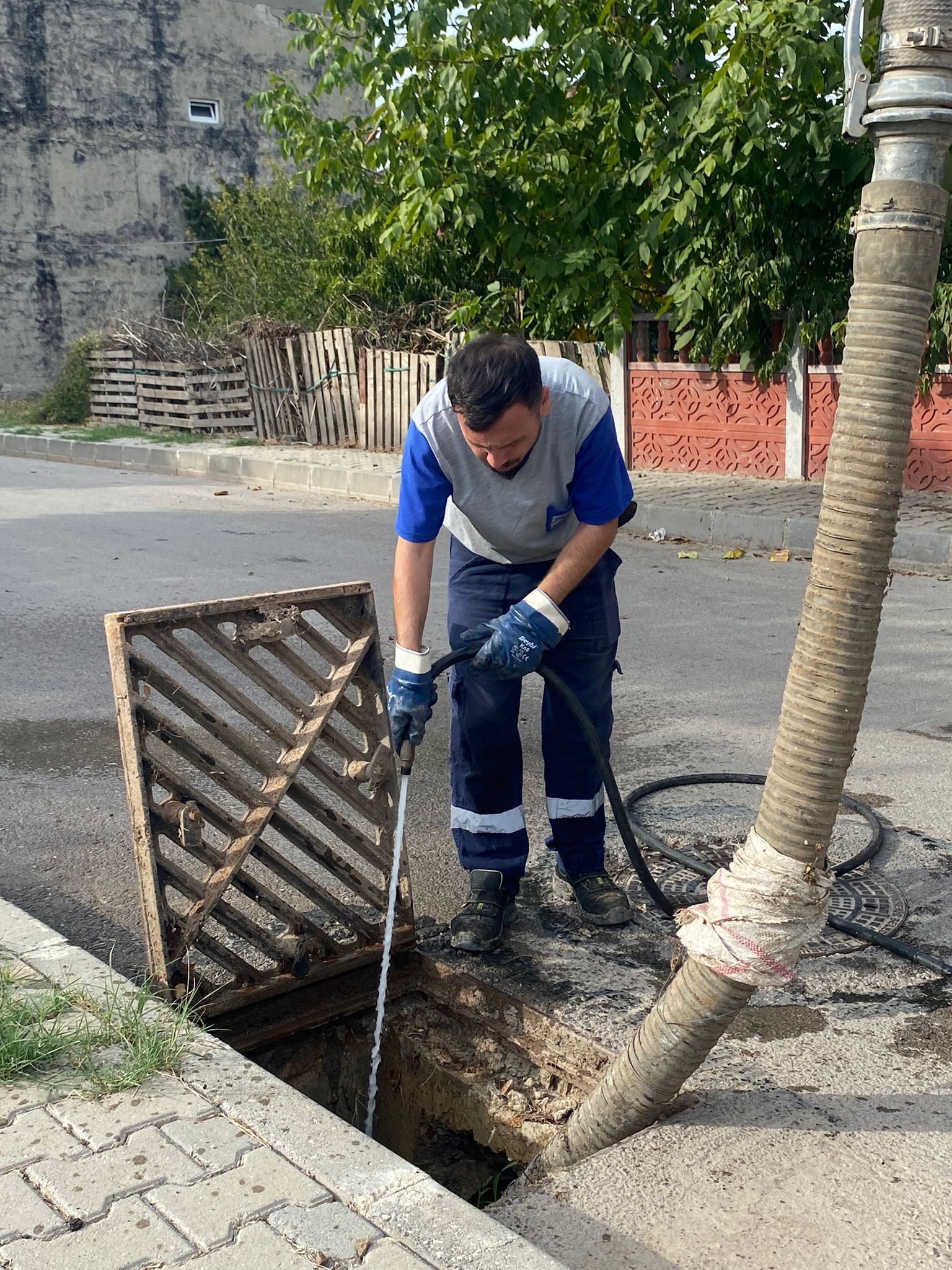 İSU SAĞANAK YAĞIŞ UYARISI SONRASI TÜM EKİPLERİ İLE TEYAKKUZA GEÇTİ