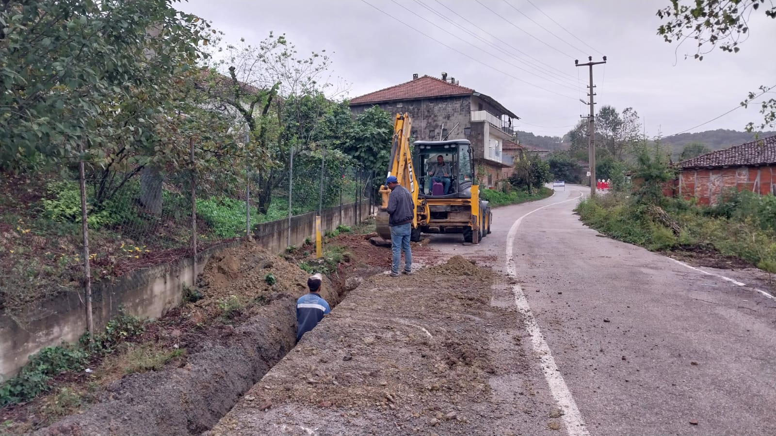 İSU, İZMİT’TE ALTYAPI ÇALIŞMALARINA DEVAM EDİYOR