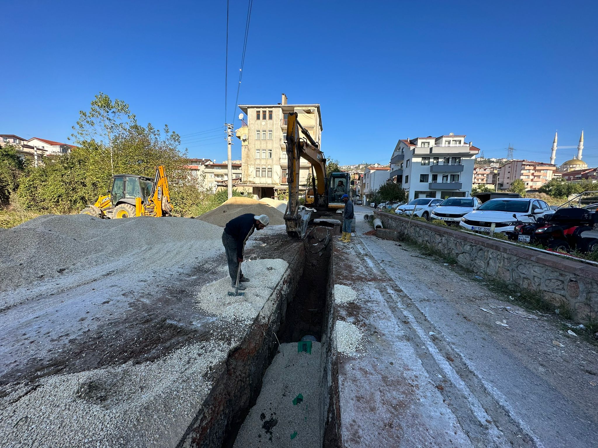 İSU, İZMİT’TE ALTYAPI ÇALIŞMALARINA DEVAM EDİYOR