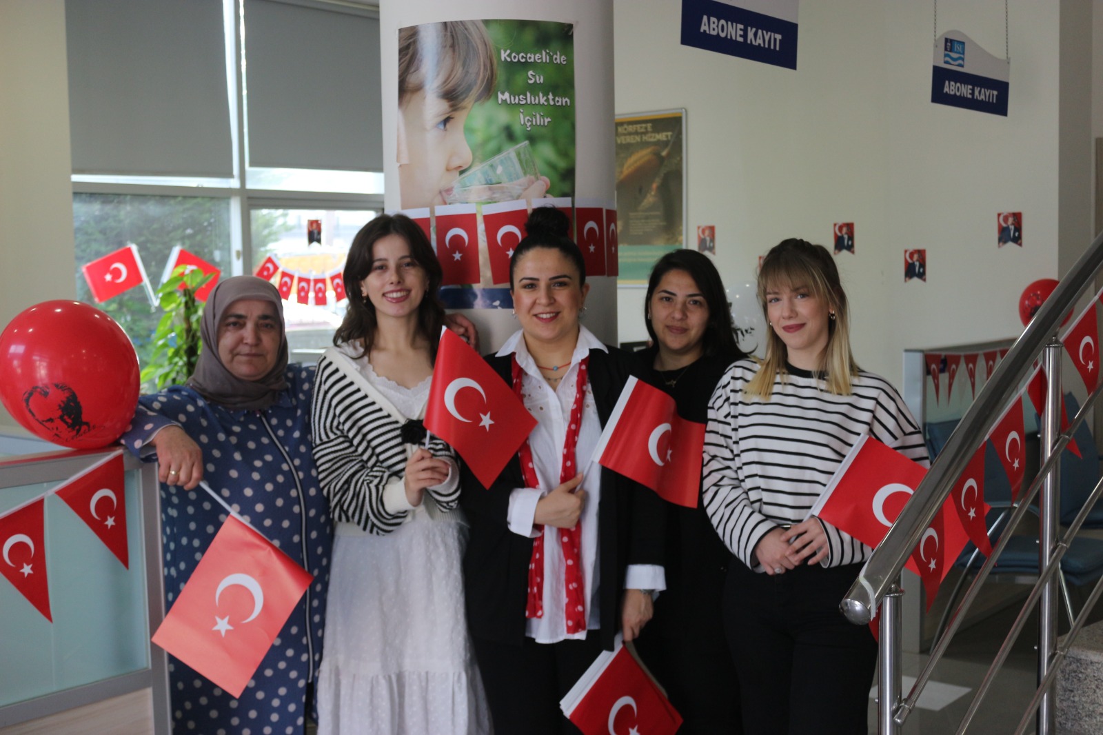 İSU, TÜRK BAYRAKLARIYLA DONATILDI