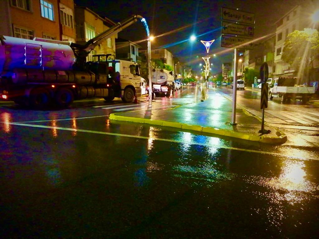ŞİDDETLİ YAĞIŞLARDA İSU’DAN YOĞUN MESAİ