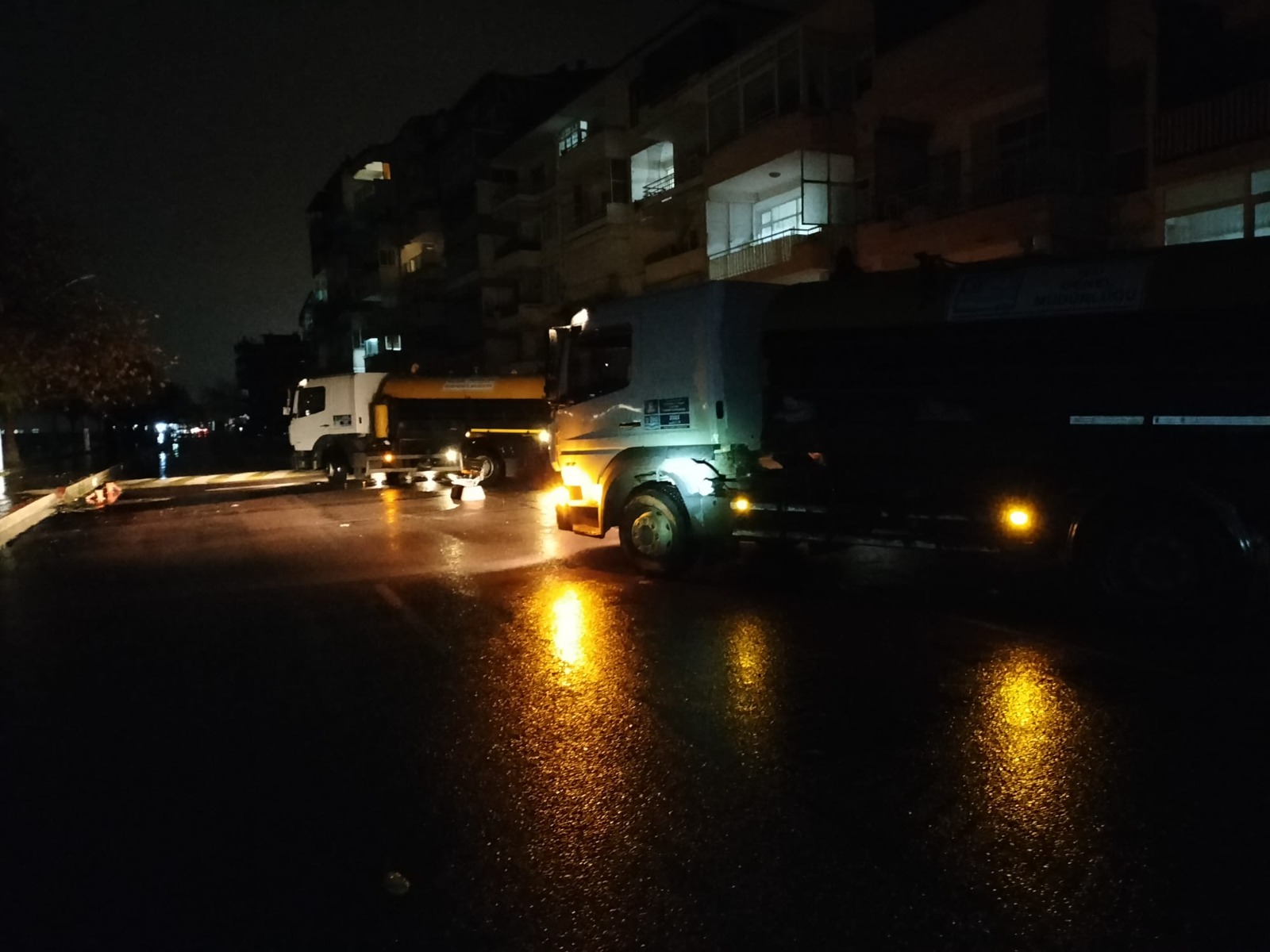 İSU’DAN GECE BOYU ETKİN MÜCADELE