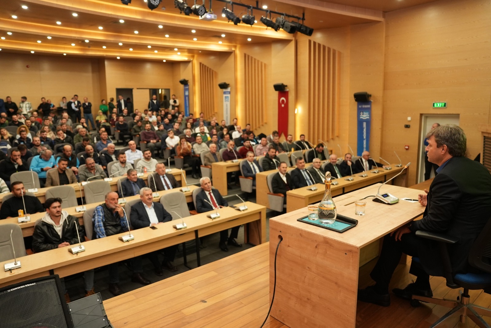 KOCAELİSPOR TEKNİK DİREKTÖRÜ ERTUĞRUL SAĞLAM, İSU PERSONELİYLE BİR ARAYA GELDİ